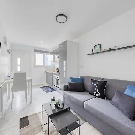 Maison 4 - 12 Personnes - Parking Prive - Metro 7 - Rer B - La Courneuve